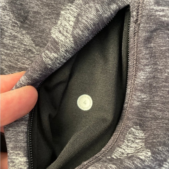 Women’s Lululemon Outrun the Elements Long Sleeve, size 4 - Picture 6 of 6